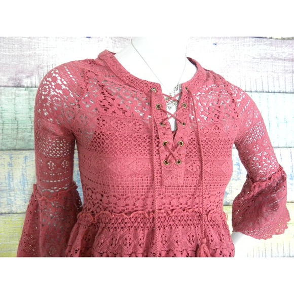 Forever 21 lace flared 3/4 sleeves blouse size small with cami insert - Picture 2 of 5